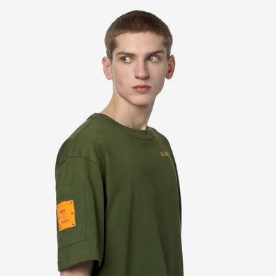 FANTOME SLEEVE POCKET - T-SHIRTS & TOP - MAN - GREEN CYPRESS-ORANGE MD