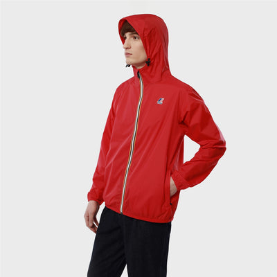 Jackets Unisex LE VRAI 3.0 CLAUDE Mid Red | K-Way Dressed Side (jpg Rgb)		